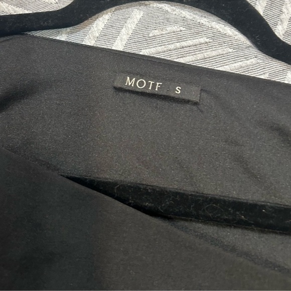 MOTF embellished shoulder bow top - Picture 3 of 7